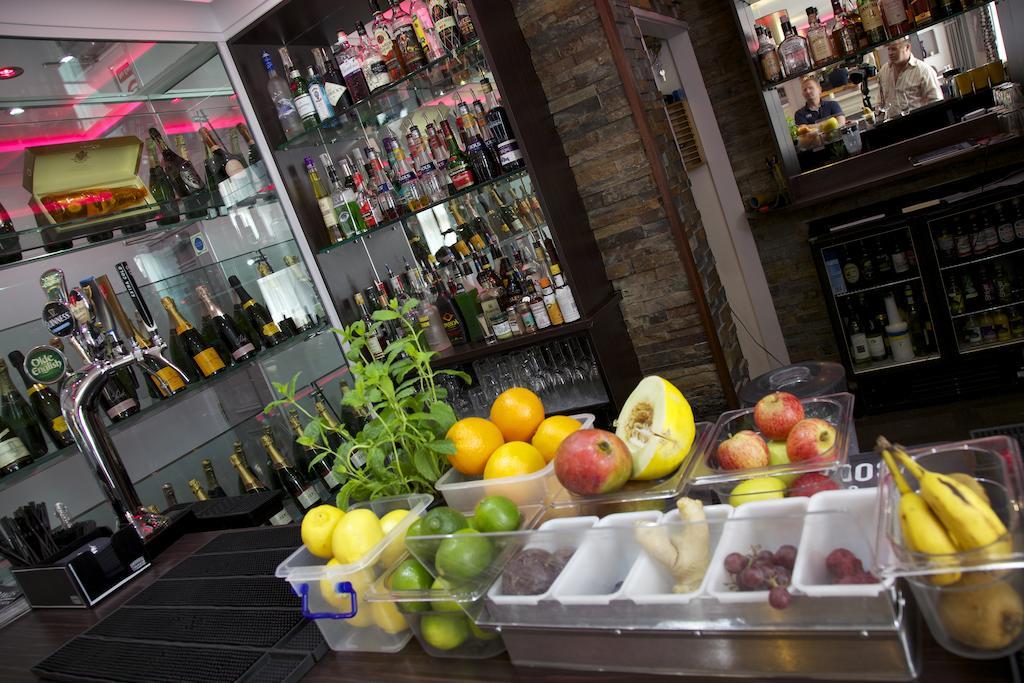 Carriages Telford Hotel Bagian luar foto