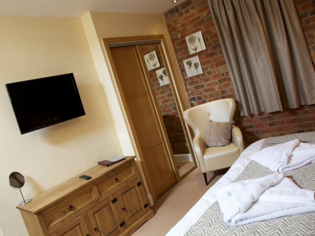 Carriages Telford Hotel Bagian luar foto